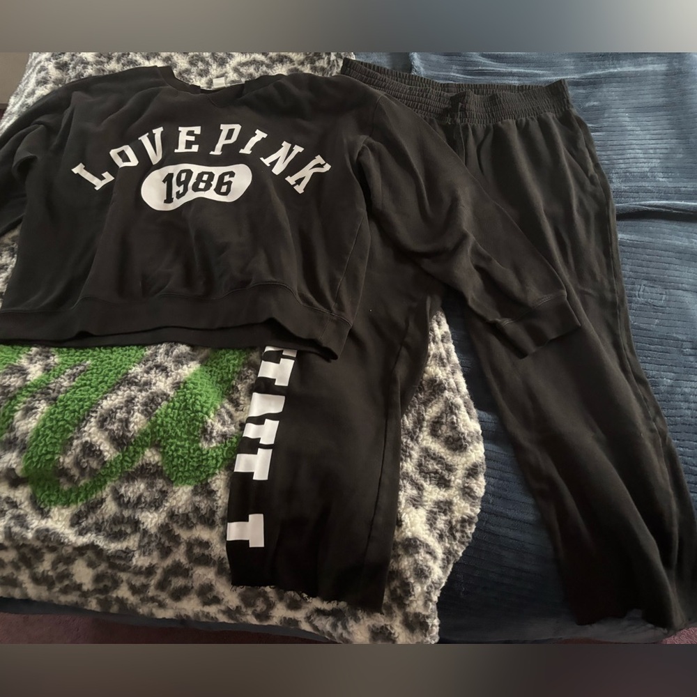 Victoria’s Secret PINK Matching sweatsuit in black
